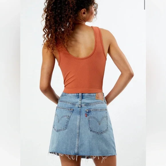 Women’s Levi's Icon Woven Minutes Denim Mini Skirt, size 25 - Picture 4 of 8